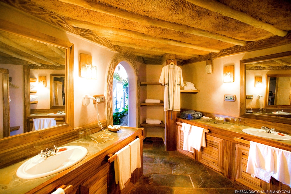 Chale Island Resort 19/70