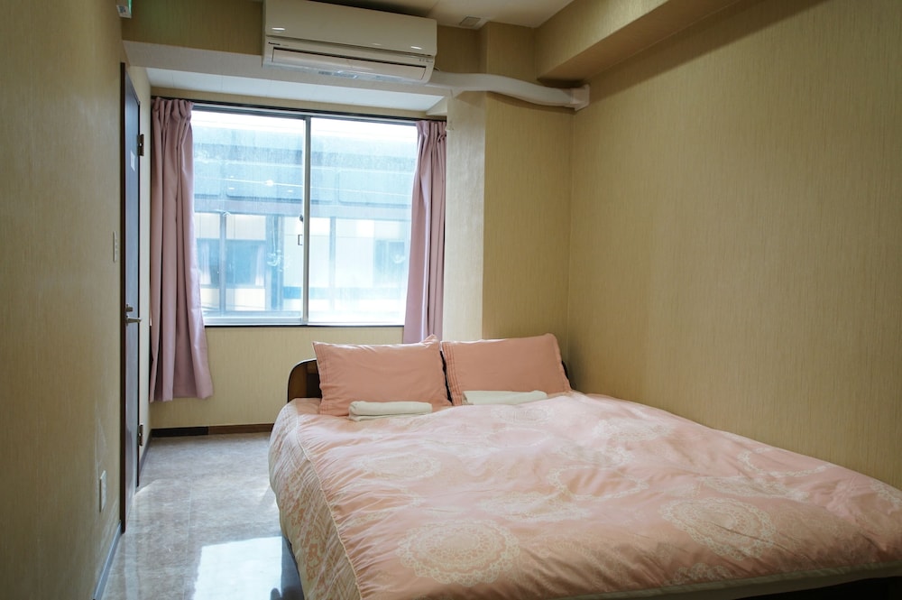 ROOM, DOUBLE BED