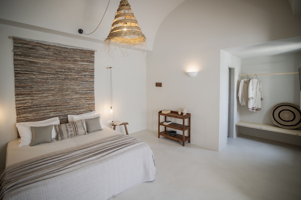 SUITE, HIGH FLOOR