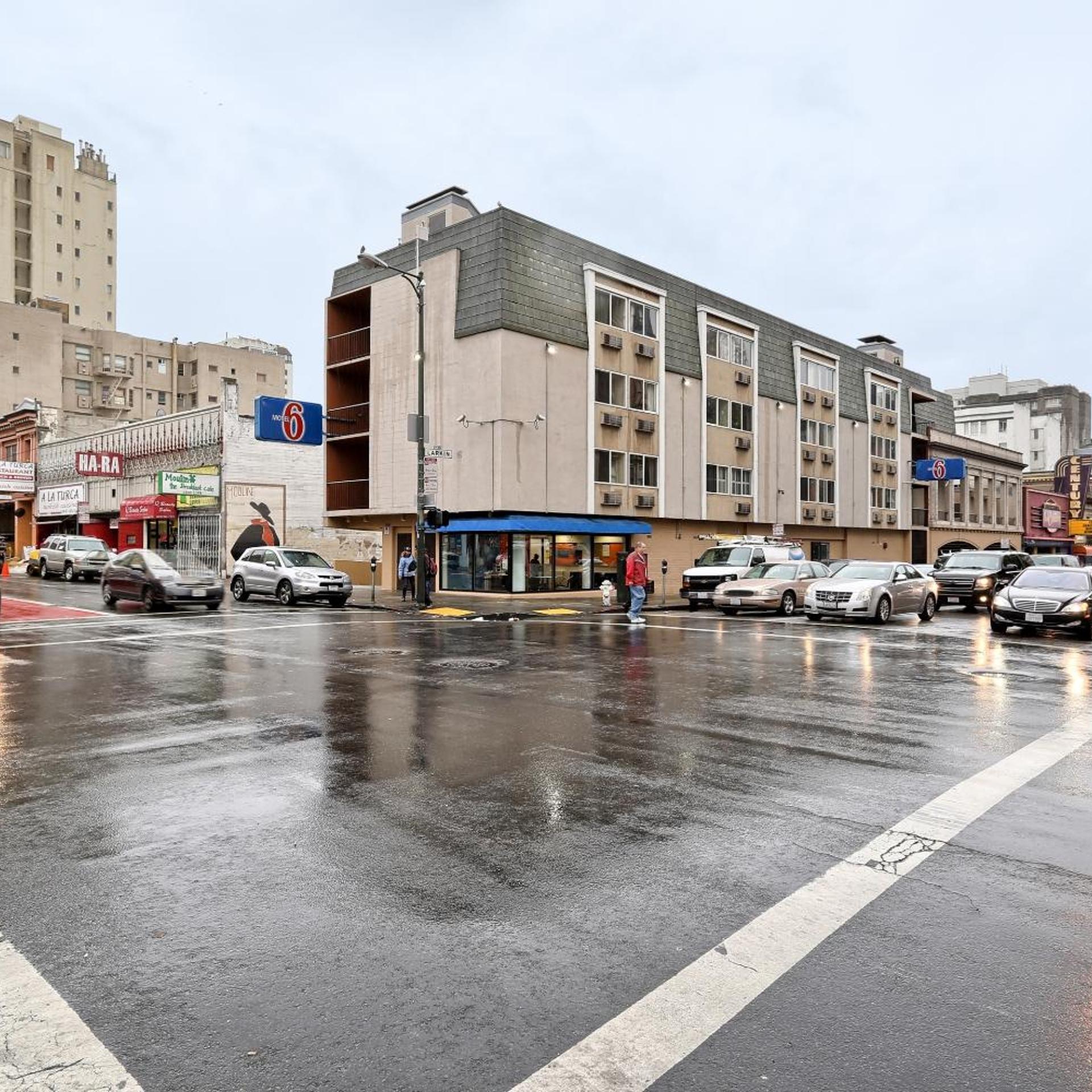 Cathedral Hill Hotel 36/43