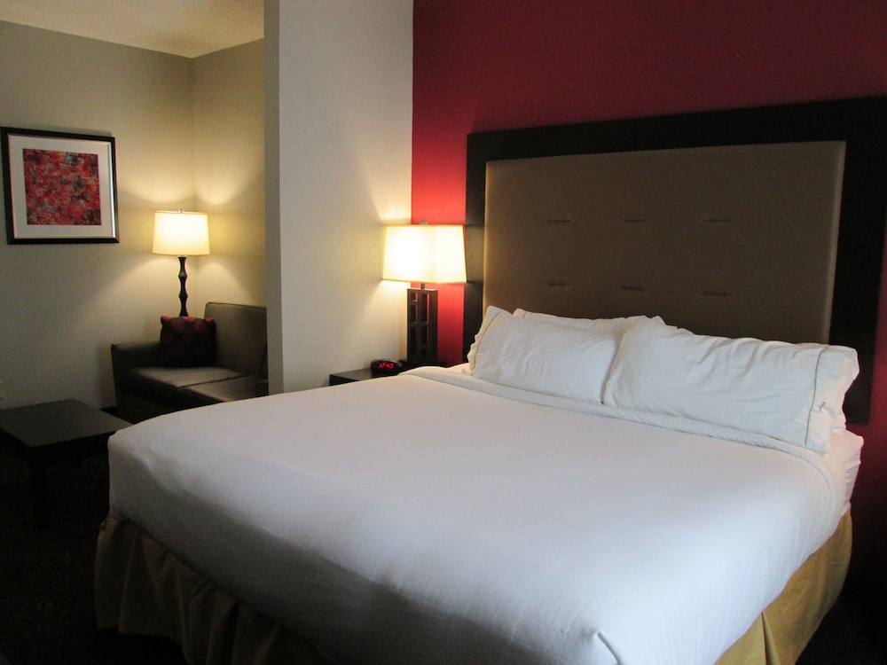 Holiday Inn Express Cloverdale(Greencastle) 10/59
