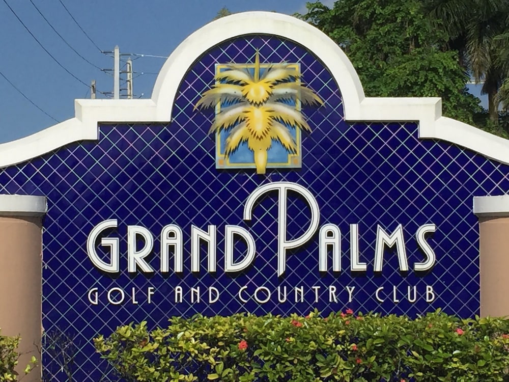 Grand Palms Resort 6/58