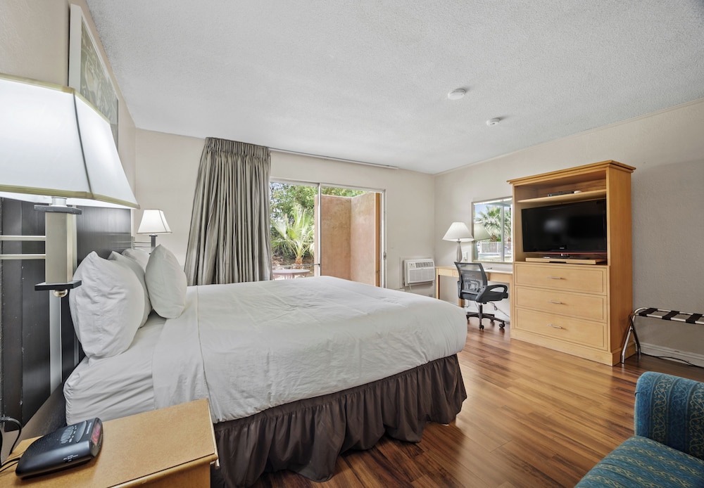 Sol Springs Inn 24/50
