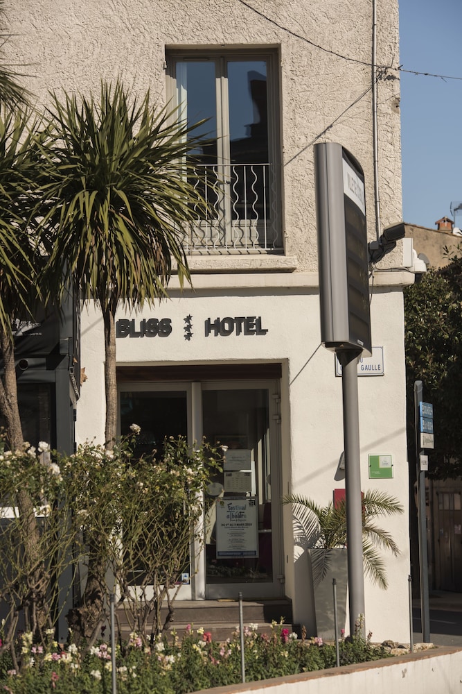Bliss Hotel 3/70