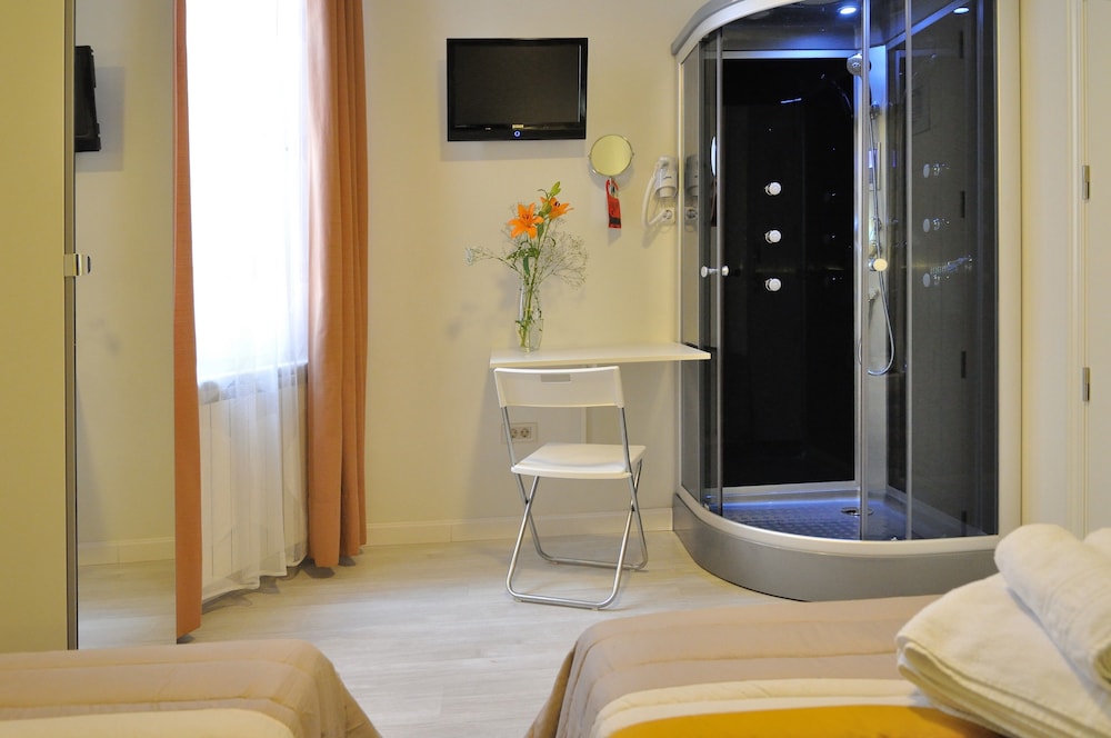 Hostal Far Home Plaza Mayor 25/25