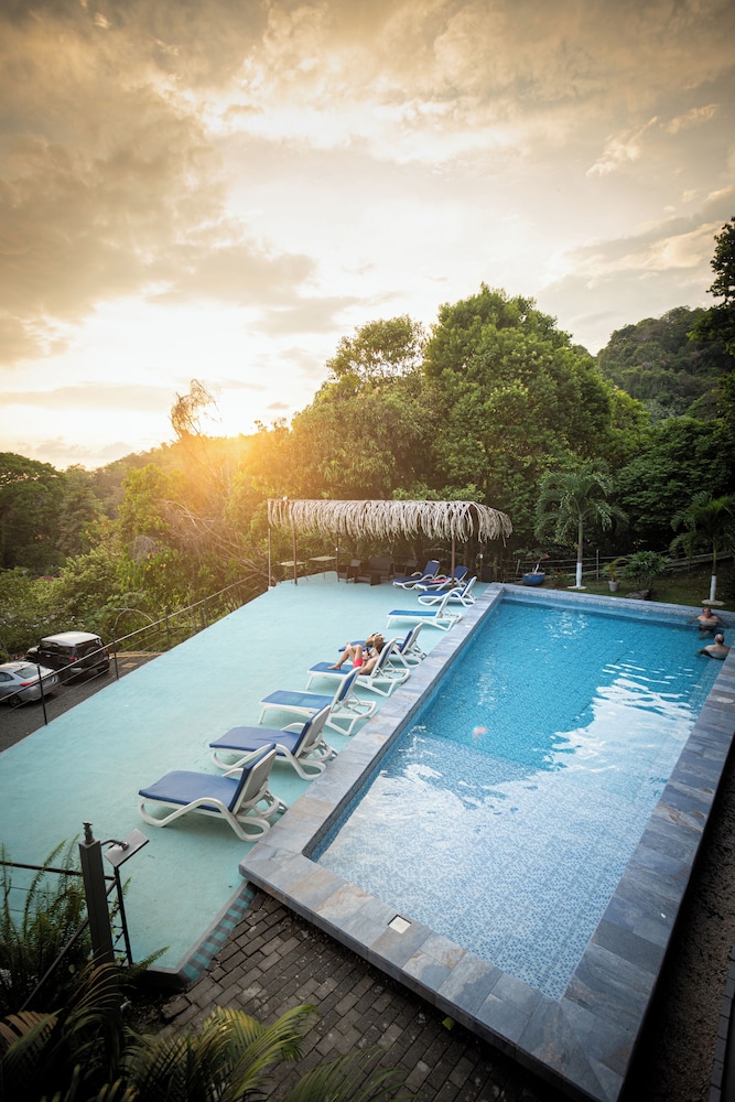 El Faro Beach Hotel 36/65