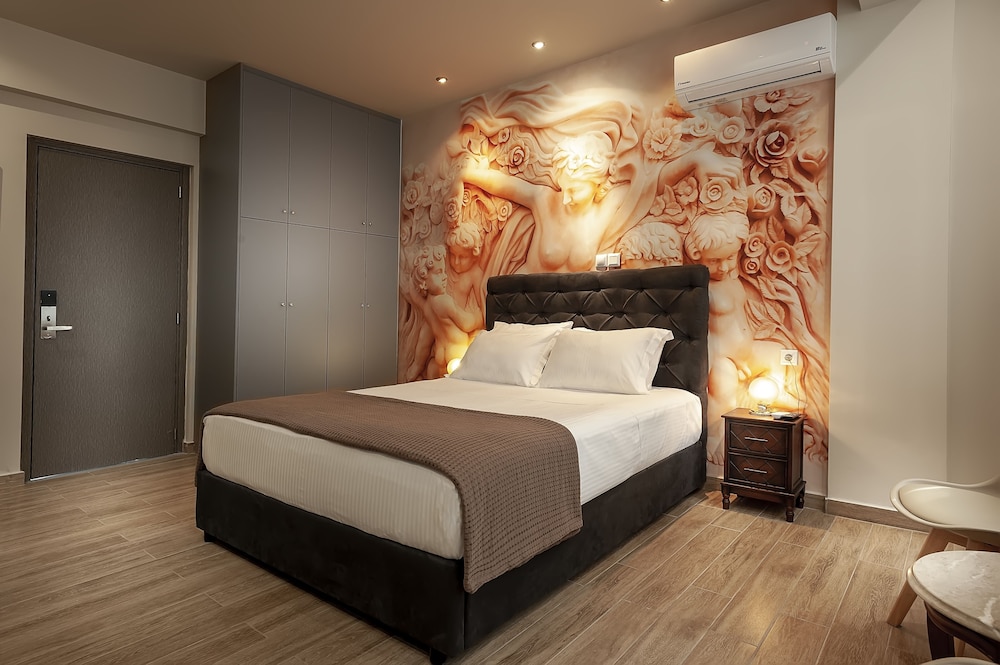 JUNIOR, QUEEN BED, CITY VIEW