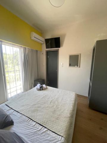 SINGLE ROOM