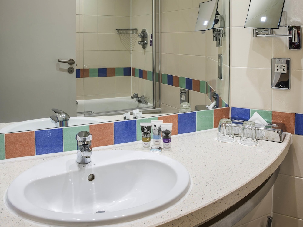 Mercure London Heathrow 68/68