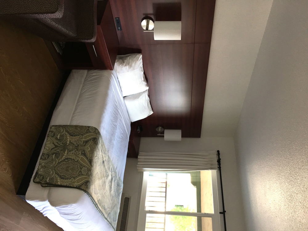 Diablo Mountain Inn 32/66