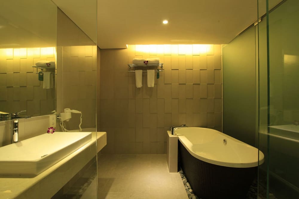 BEDROCK HOTEL 33/73