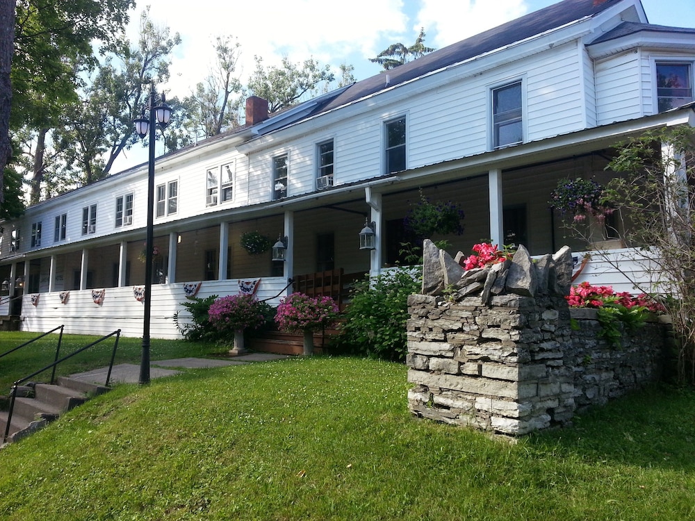 The Lake House Townhouses thumb 3