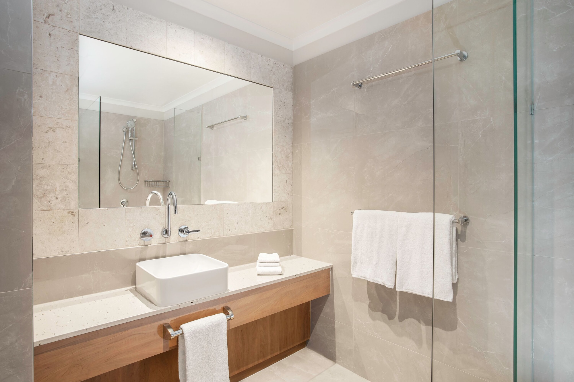 2 Bedrooms, Swim Out, King and Queen Bed, Dual Key، Mantra Heritage Port Douglas 3/4
