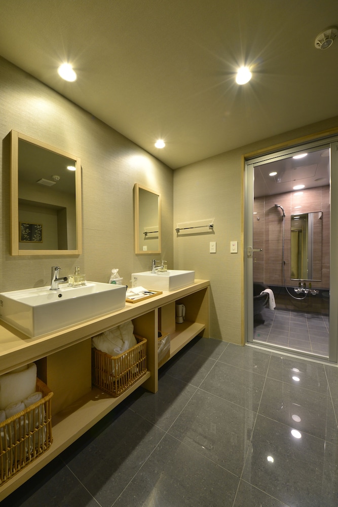 Roppongi Hotel S 34/75