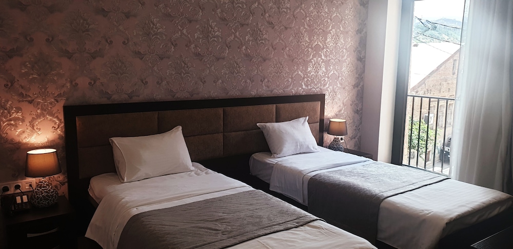 Standard, Twin Beds