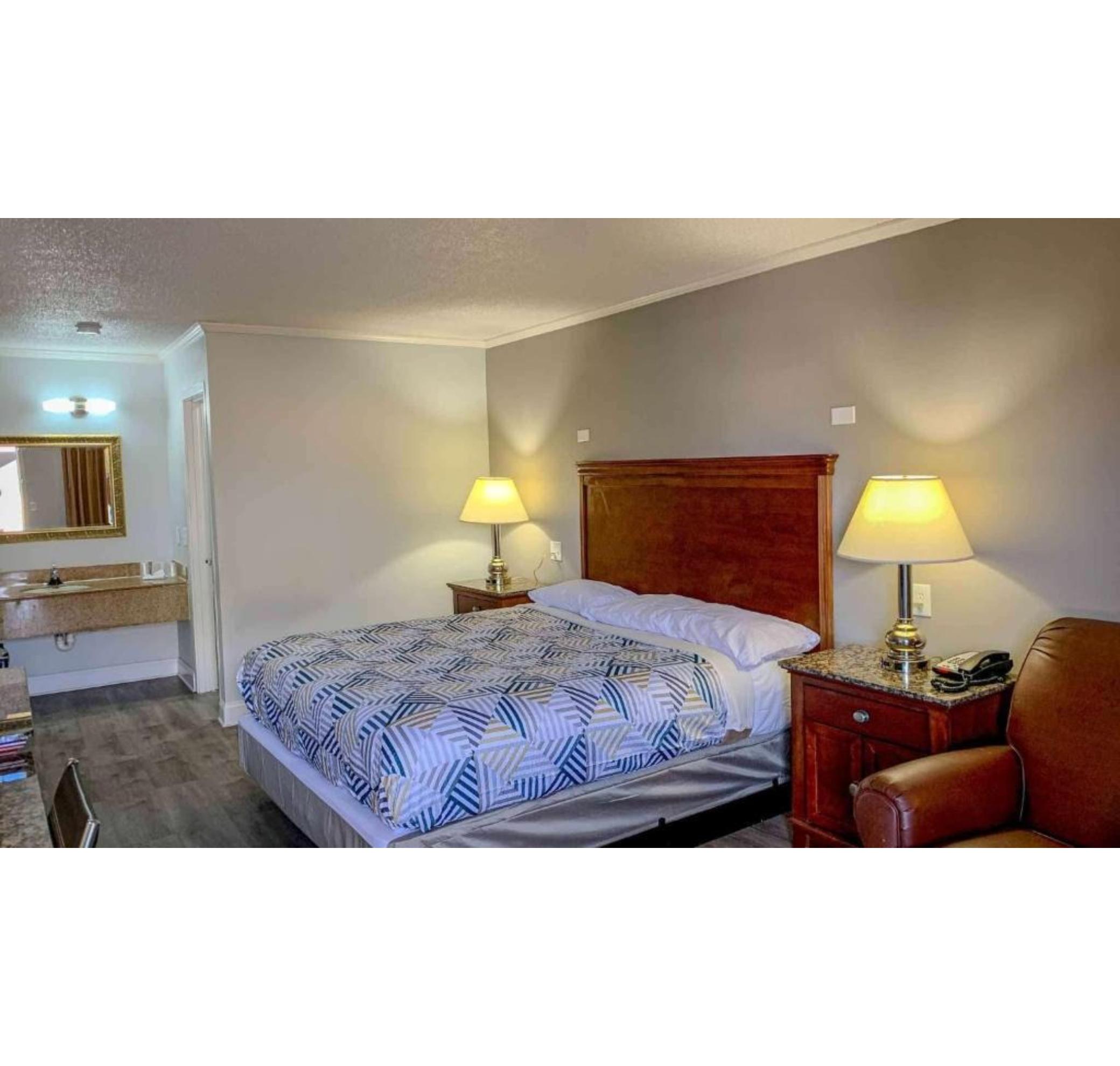 1 King Bed - Micfridge Non-Smoking