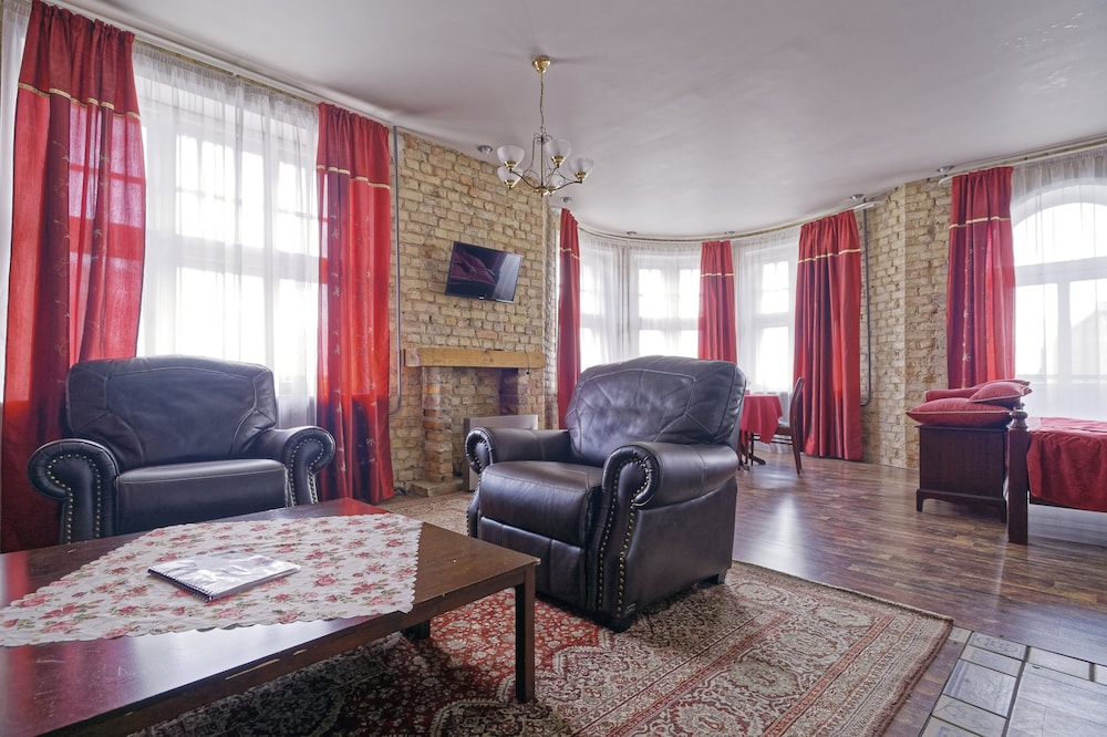 Viktorija Hotel 37/50