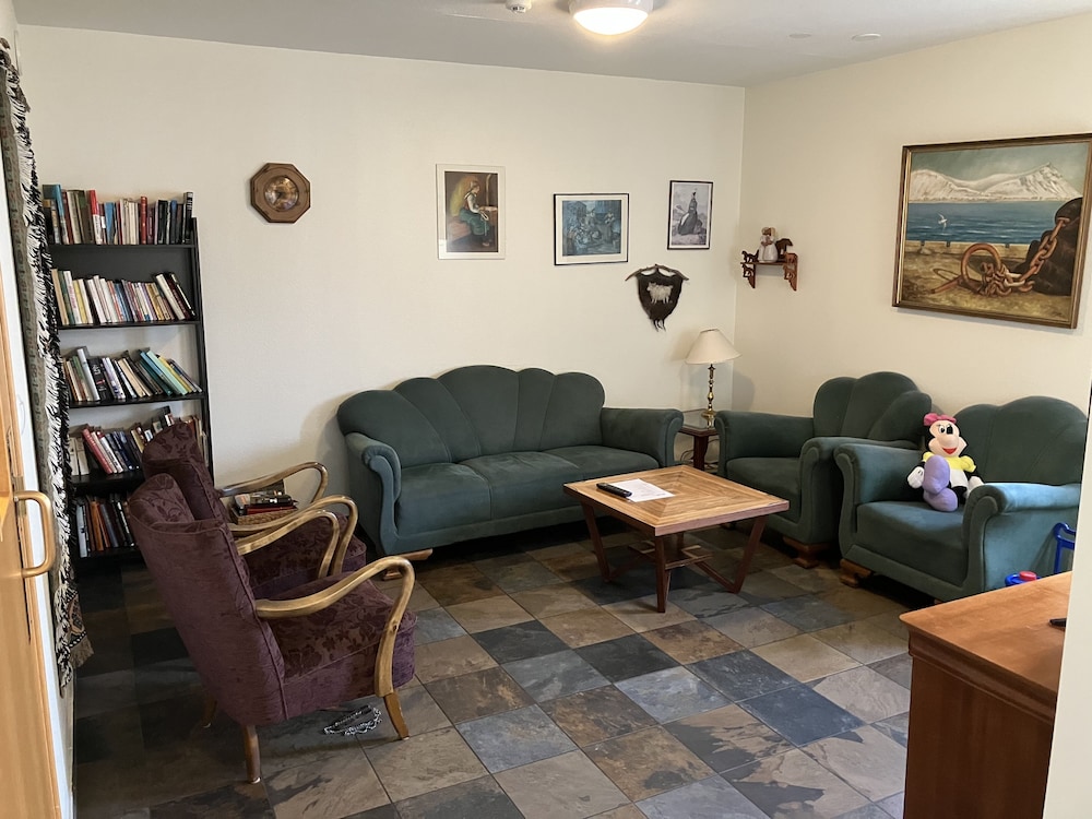 START HOSTEL 49/67