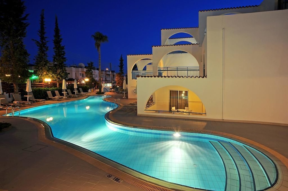 Petrosana Hotel Apartments 10/36