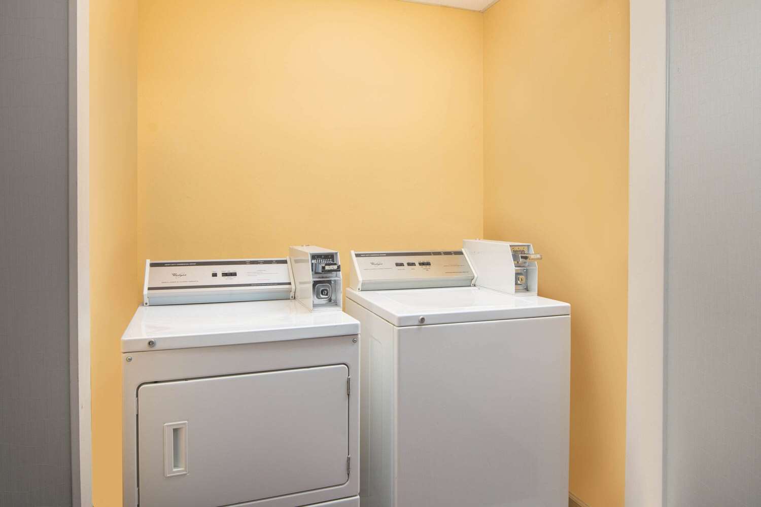 La Quinta Inn & Suites by Wyndham Atlanta Airport South 34/47