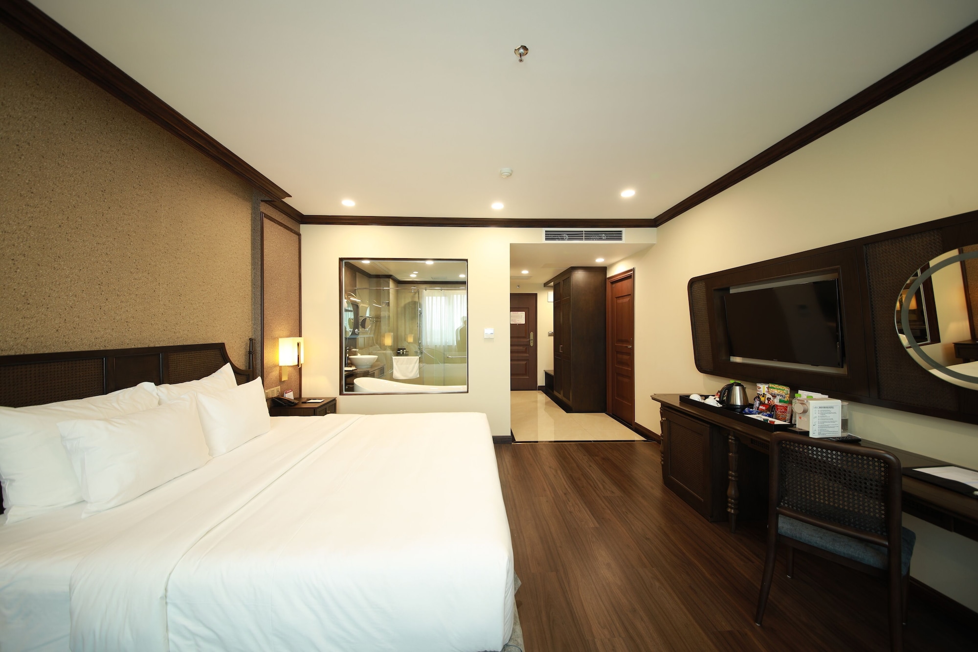 Grand, Connecting, Suite, King Bed, Interior Wing