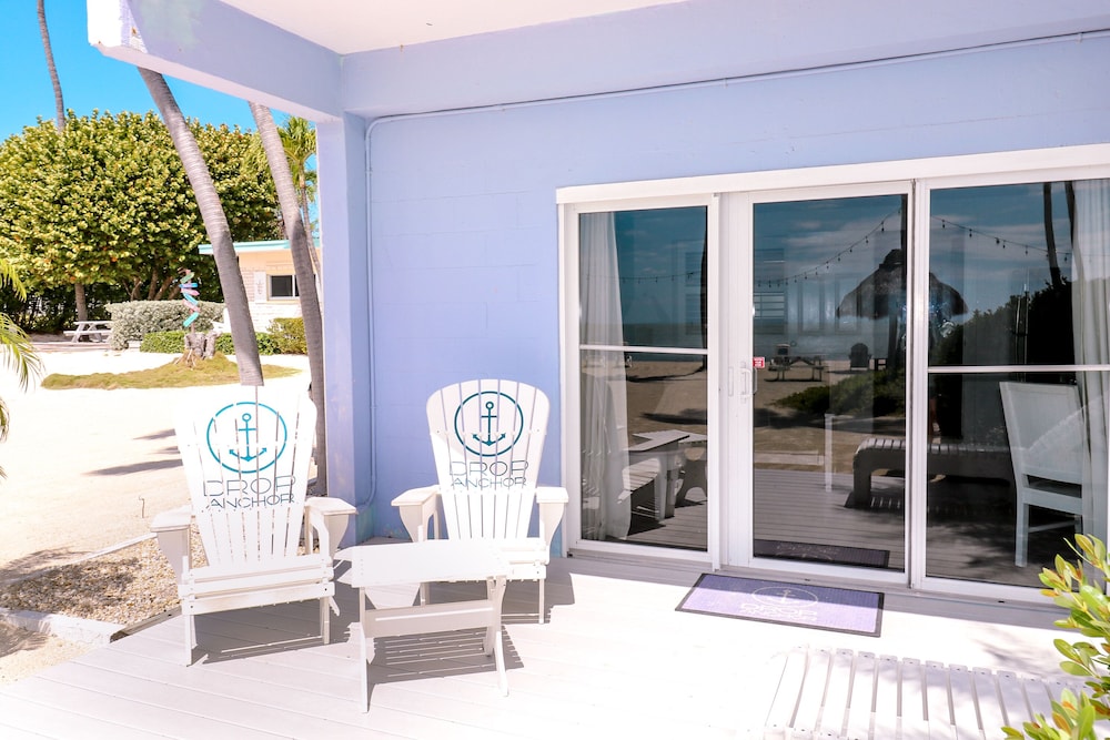 Drop Anchor Resort and Marina 2/50