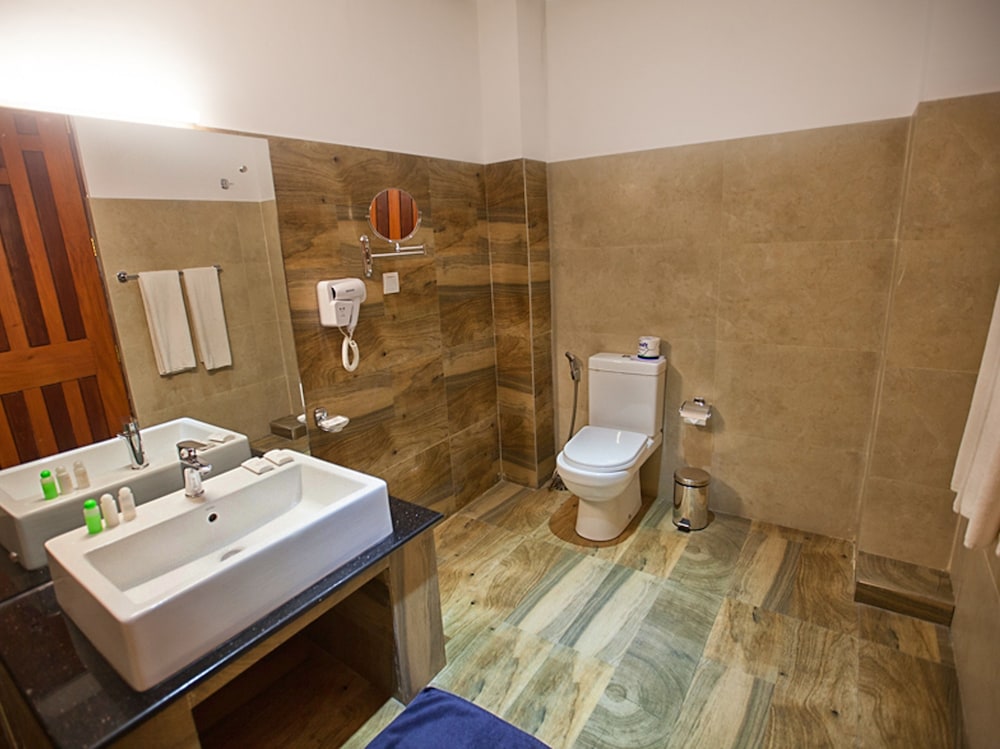 Oak Ray Regency Hotel 40/40