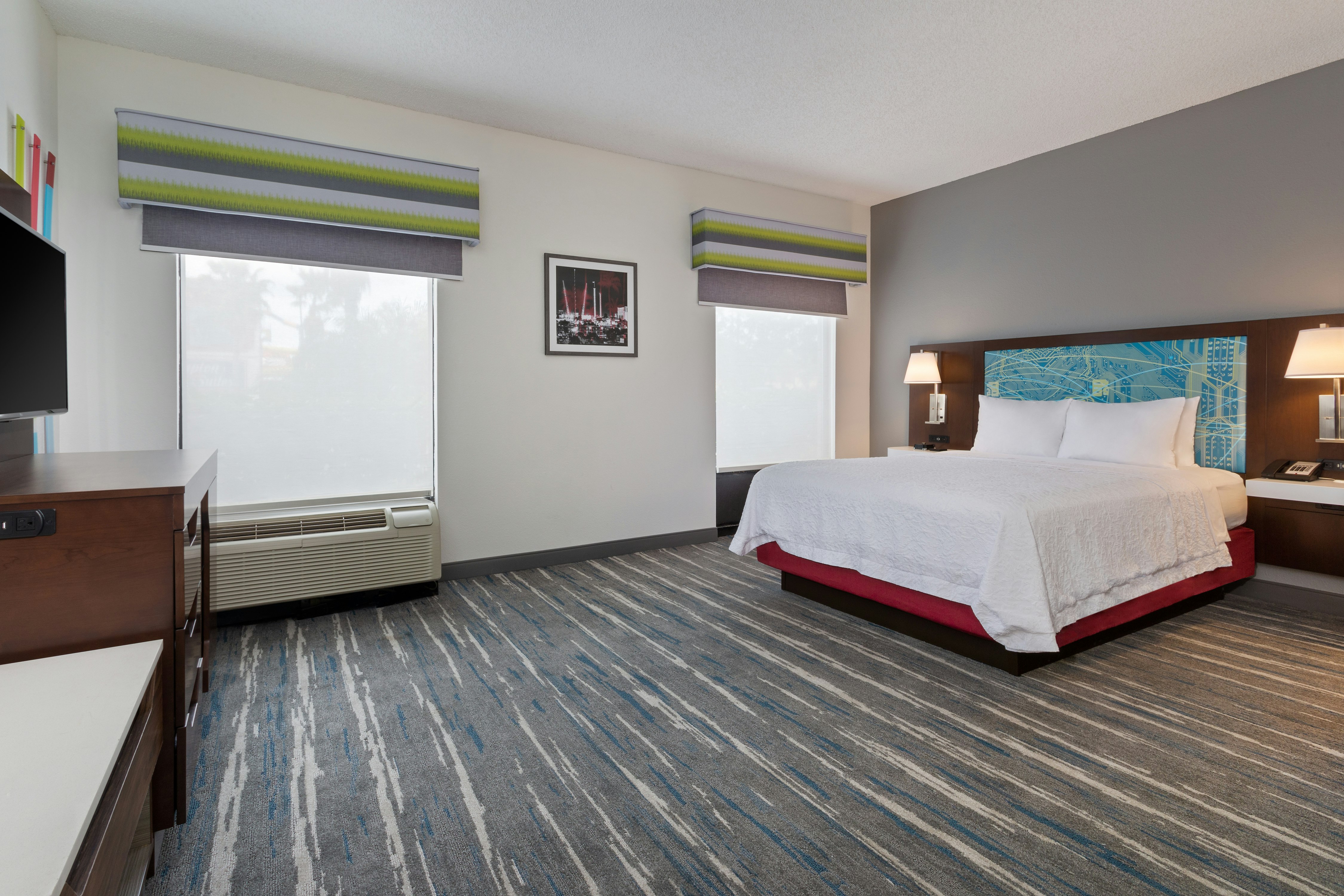 ROOM, QUEEN BED, ACCESSIBLE