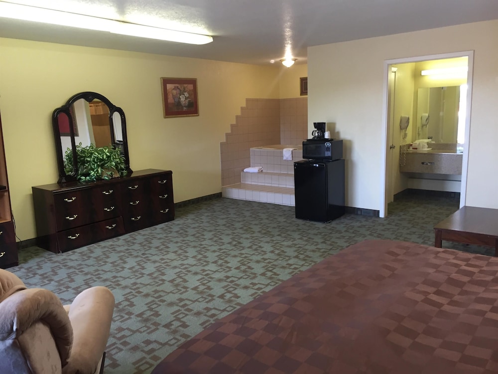 Americas Best Value Inn Batesville 22/33
