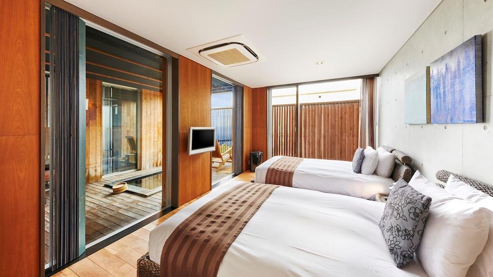 Deluxe, Suite, King Bed, Hot Spring Bath