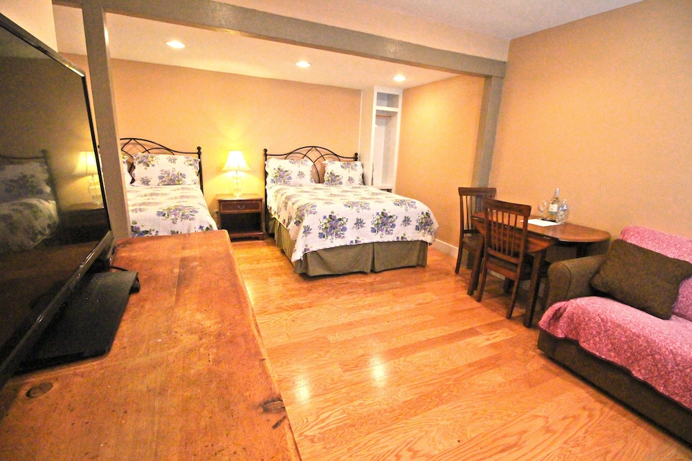Peach Tree Inn & Suites 38/67