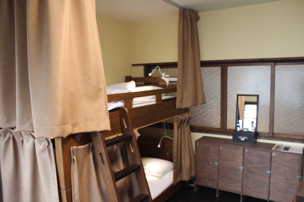 ROOM, QUADRUPLE, BUNK BEDS