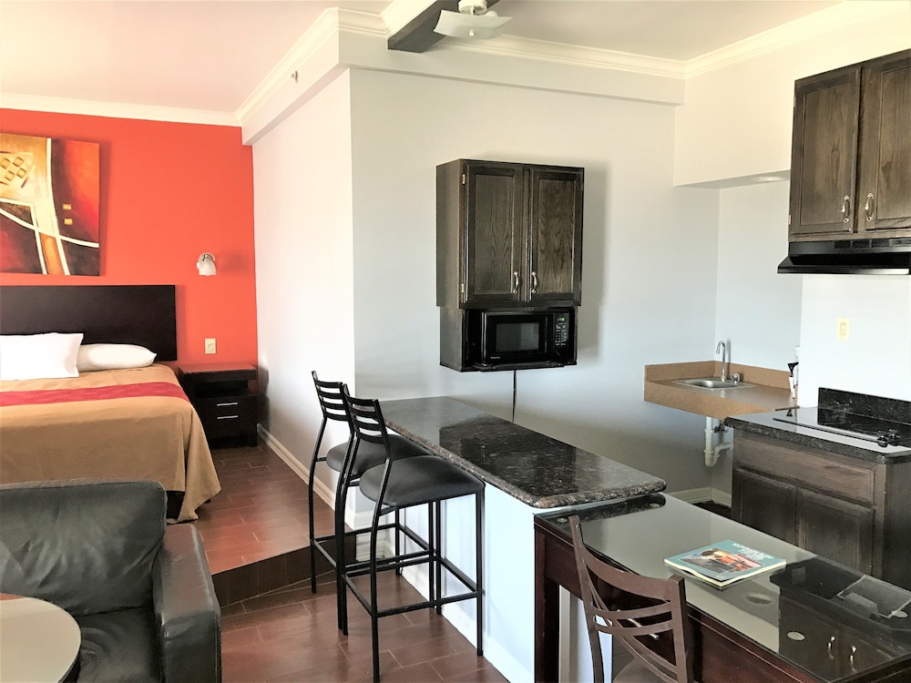 Blue Bay Inn Suites 29/34