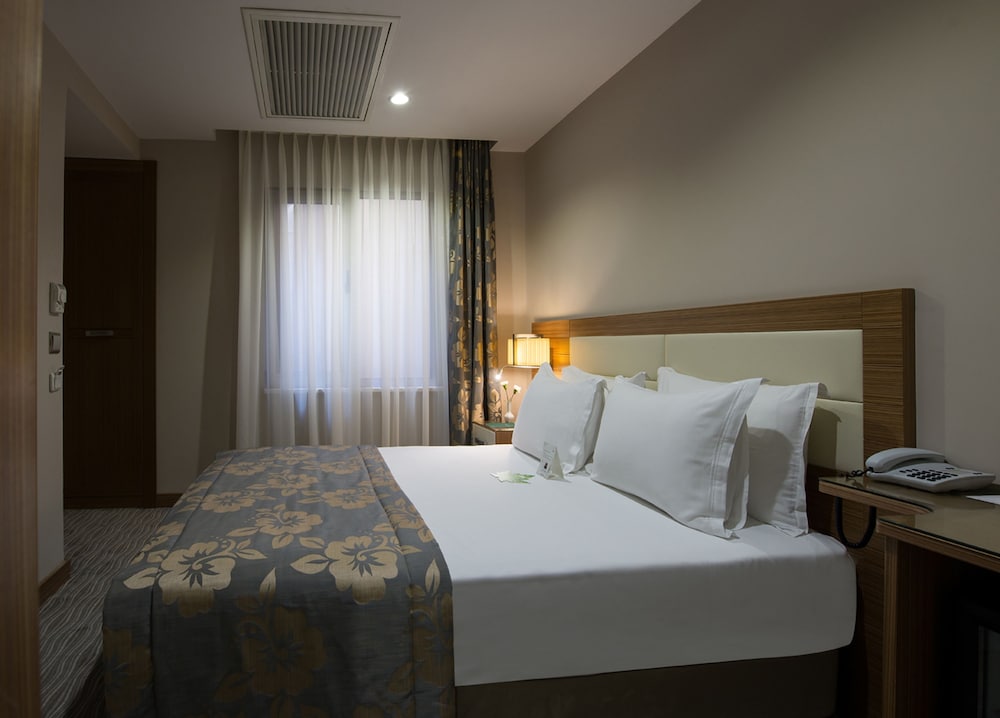 YASMAK COMFORT HOTEL 9/32