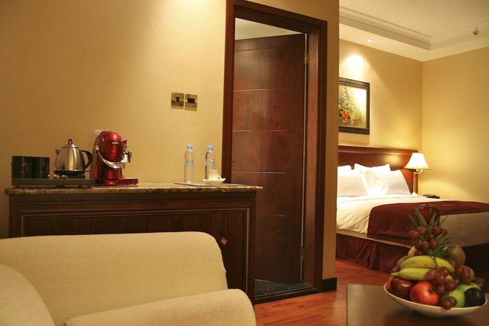 Trianon Hotel 19/63