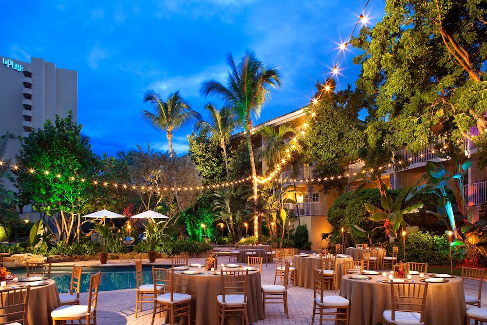 La Playa Beach Resort 68/75