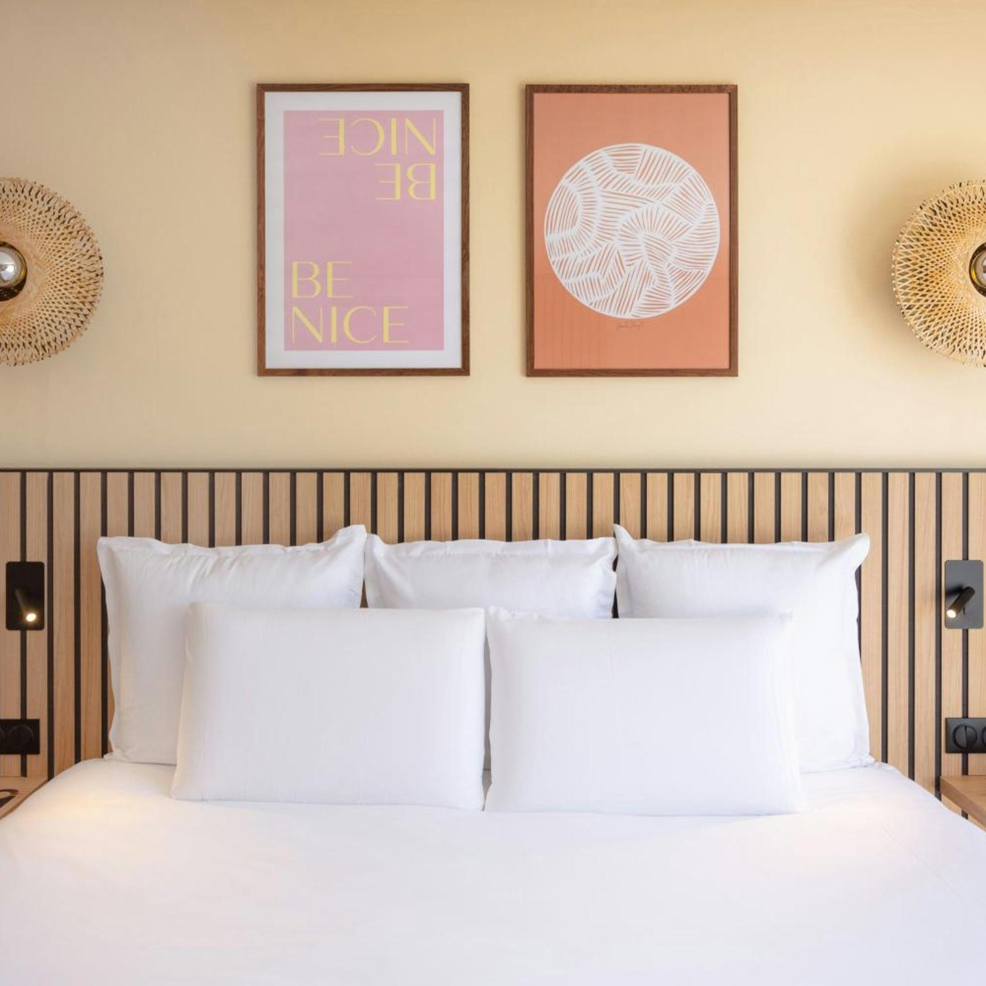 Contemporary, Queen Bed, Garden View