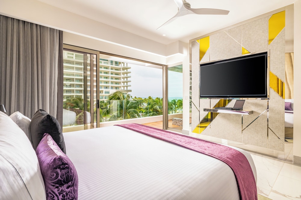 2 BEDROOMS, SUITE