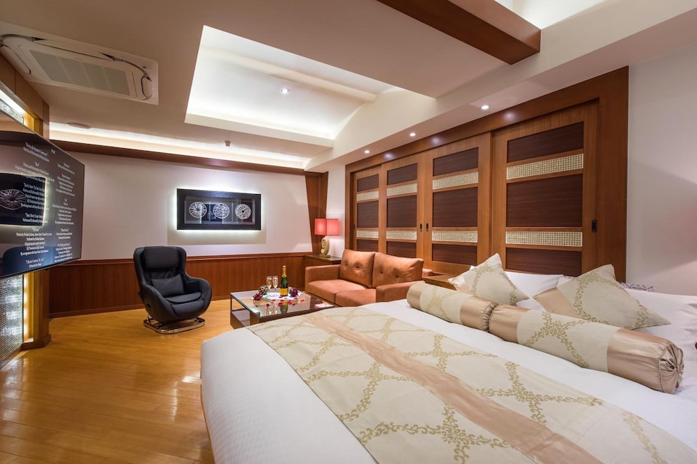 Hotel Dior 7 61/67