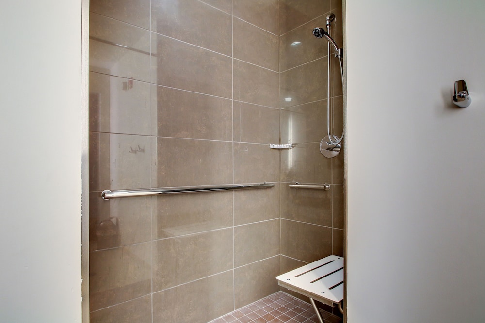 Hyatt House Chicago/Evanston 18/65