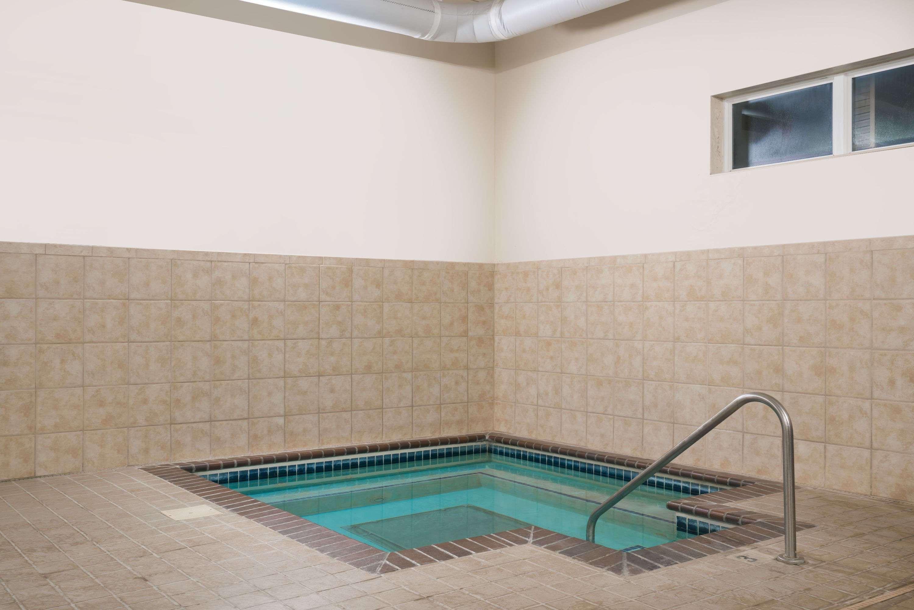Microtel Inn & Suites by Wyndham Springfield, MN 10/16