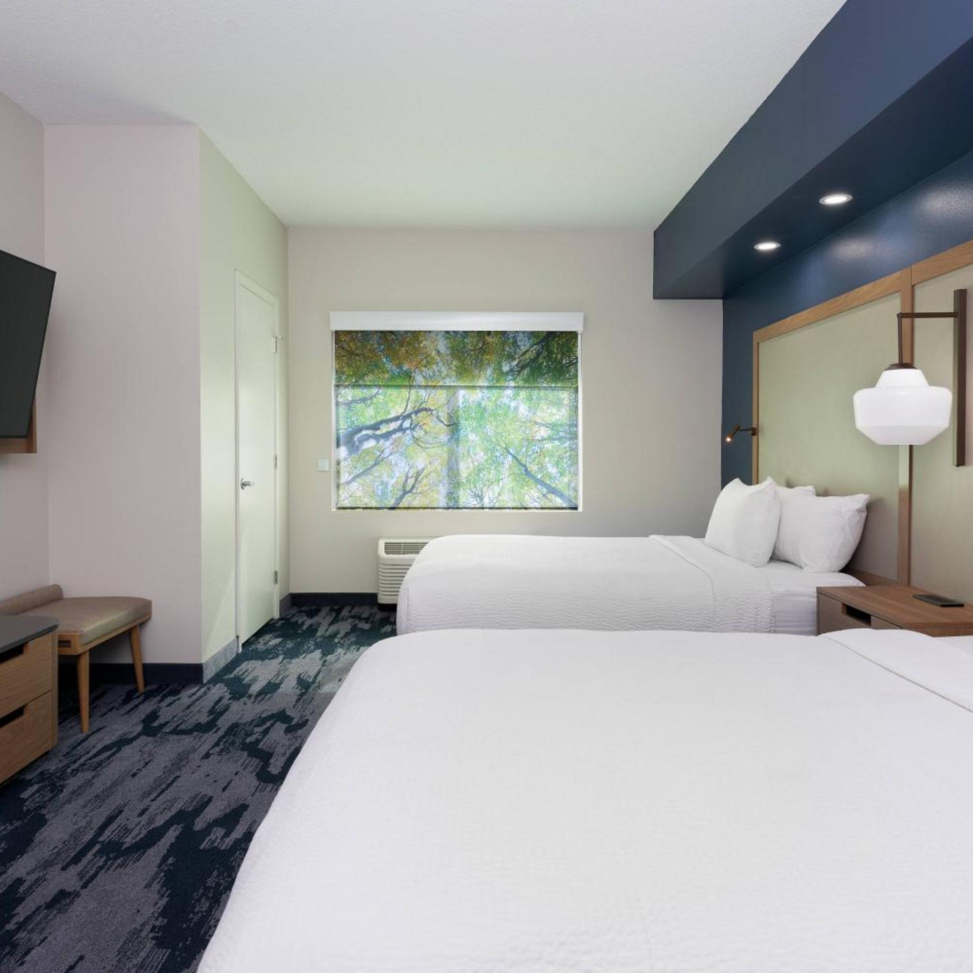 غرفة بسريرين كوين بحوض استحمام لذوي الإعاقة، Fairfield Inn & Suites By Marriott Atlanta Stonecrest 2/4