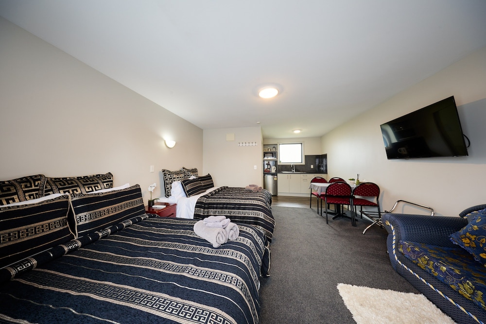 Willowbank Motel 10/51