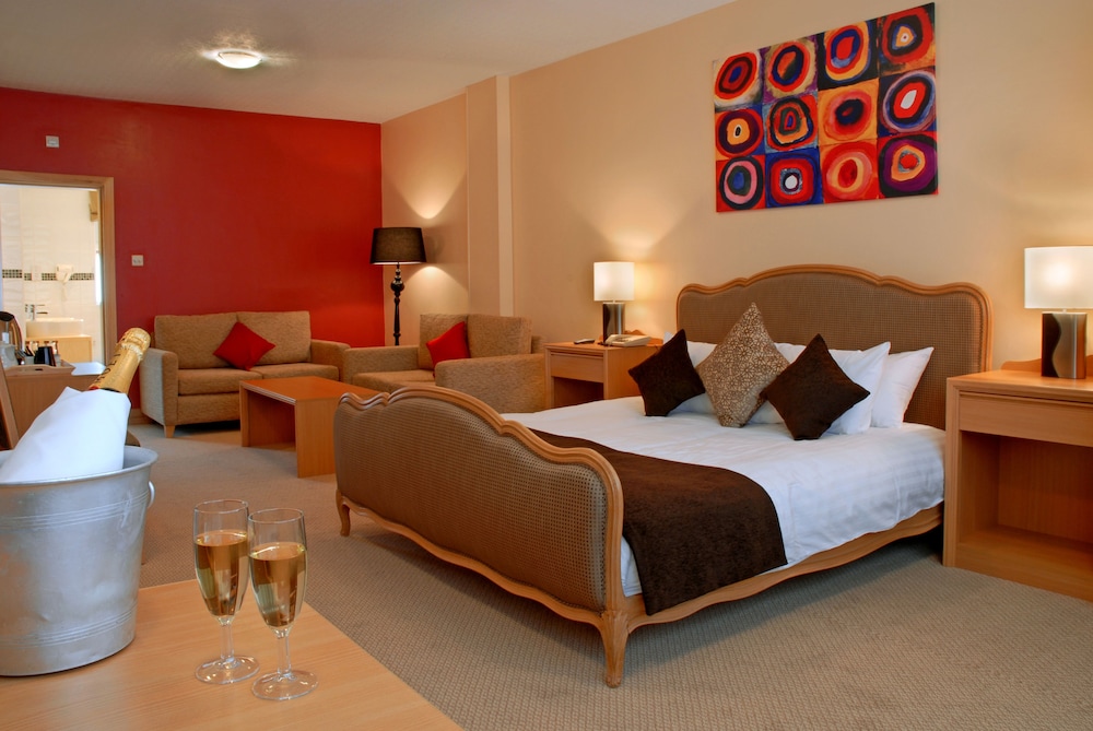 SUITE, KING BED