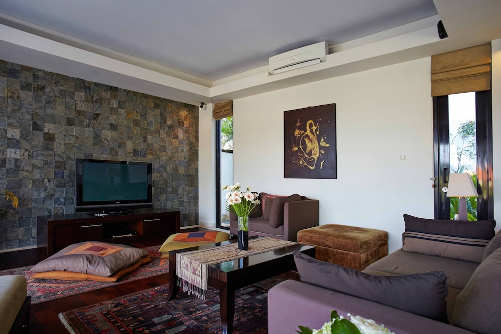 TEMPLE HILL RESIDENCE 46/72