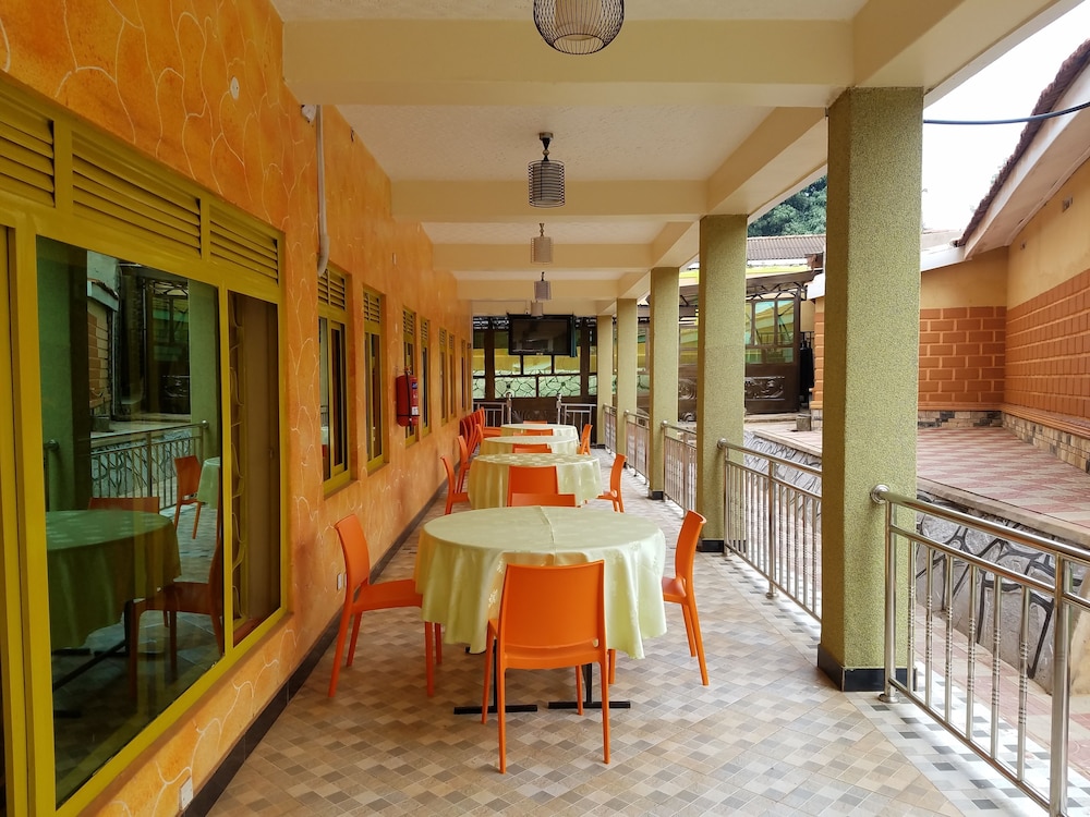 Sibyangu Standard Hotel 11/20