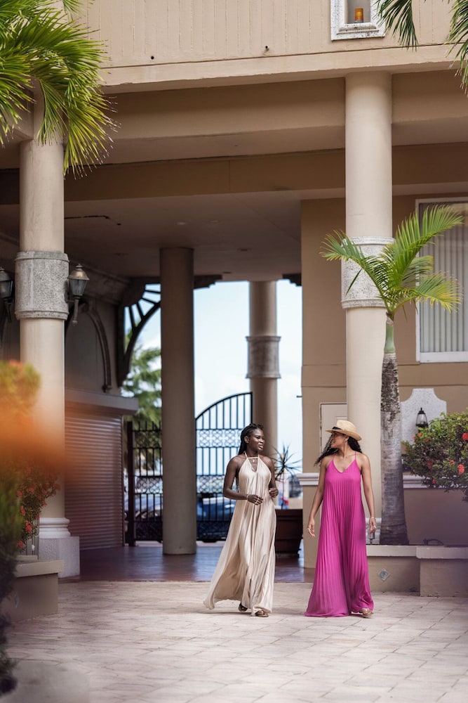 Windward Passage Hotel USVI 42/65