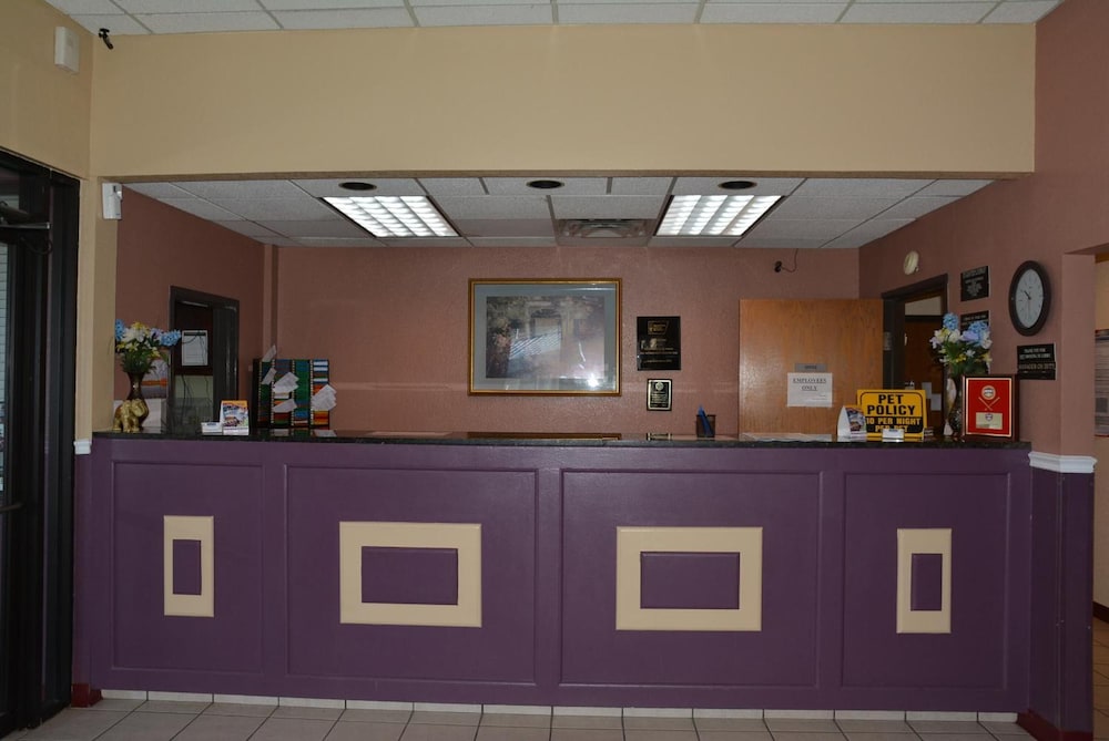 Lincoln Inn Express Hotel And Suites 4/28