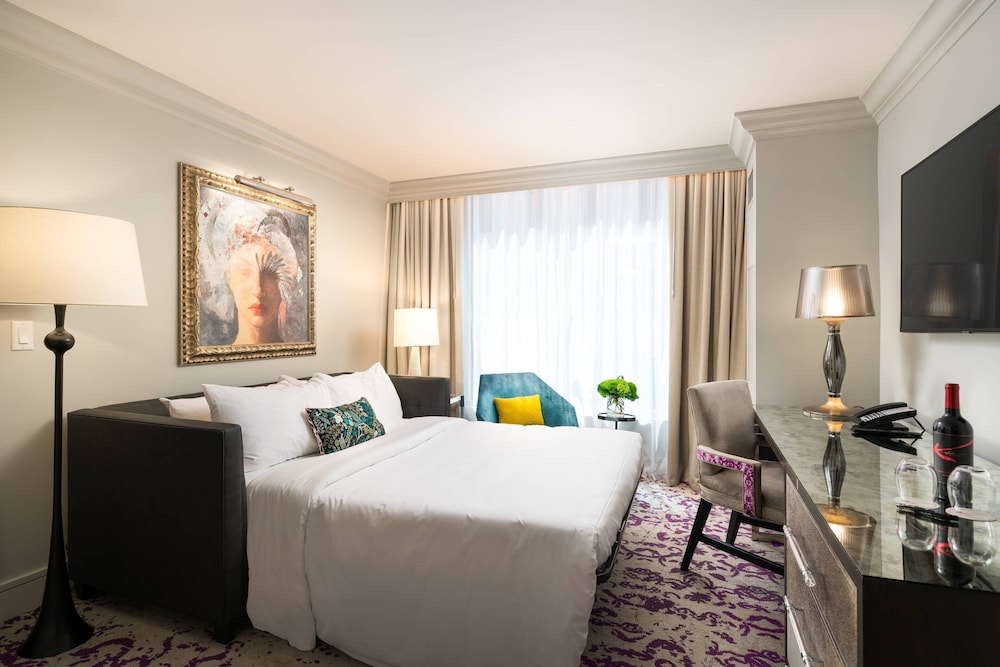 Grand Bohemian Hotel Charlotte Autograph Collection 8/43