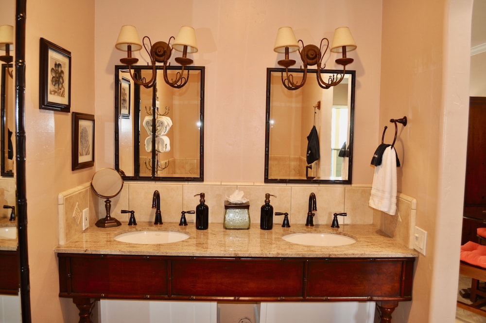 Cayucos Sunset Inn Bed and Breakfast 50/50